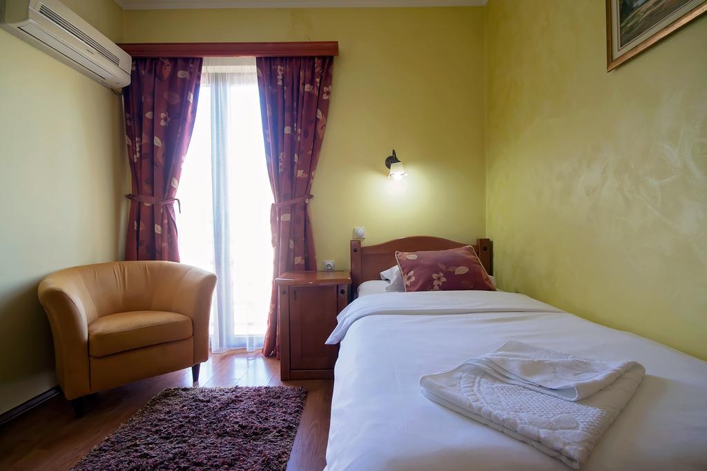 Hotel Holiday Podgorica Extérieur photo